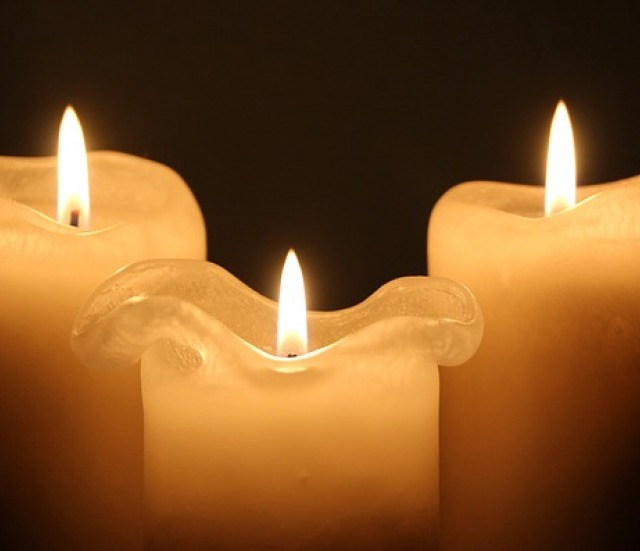 gallery/candles-1135017_640