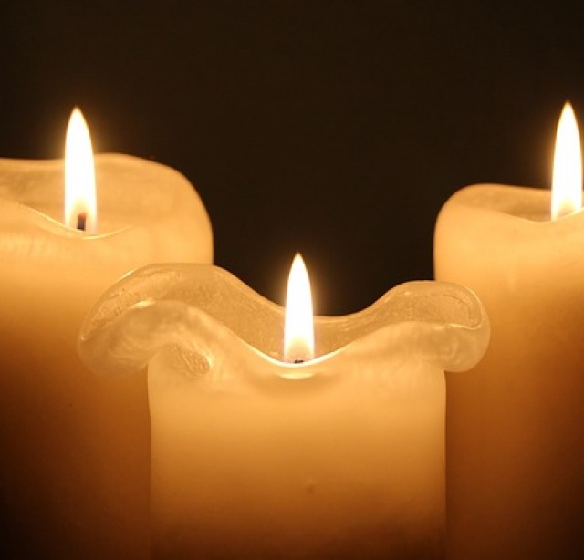 gallery/candles-1135017_640